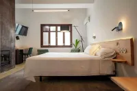 La Moderna Suites - Kolam Renang