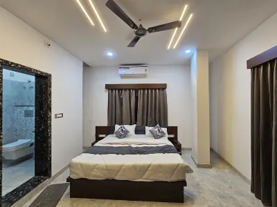 Hotel Simony Palace Hotels near Jhameshwar Mahadev