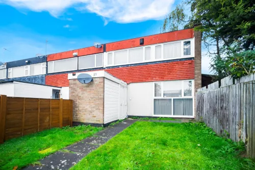 3-Bed House, Sleeps 5, Bham Airport, Parking Hotels in Fordbridge