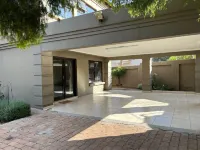 Fourways Luxury 5-Bed Home Hotels in Chartwell