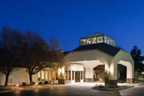 Endeavor Inn & Suites, Trademark Collection by Wyndham Hotels in Topeka