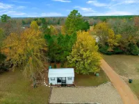 To the Moon Cozy Studio for 2 Hotels in Broken Bow