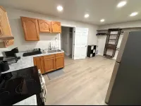 Stylish Ambiance and Spa-Like Amenities - Cozy Modern Retreat Hotel a Erie