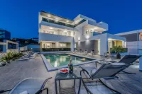 Villa Magnifica Apartments with Pool - Swimmingpools