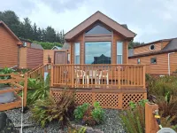 Ocean Cabin 23 with Private Hot Tub (Honeymoon) Hotels in Smith River