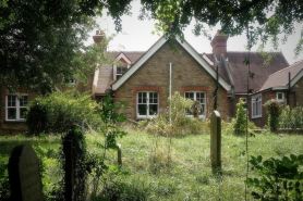 Fantastic 2Bd Victorian Apt - 4 Adults & 1 Child