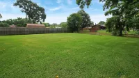 Expansive Fenced Yard and Fast Wifi - Inviting Retreat Hotels in Wetumpka