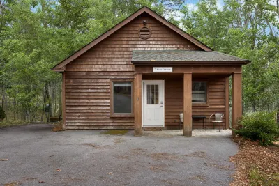 Mountain Retreat - Deck, Fire Pit, Grill, WiFi Hotels in 