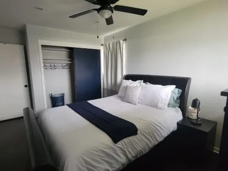 Charming 3-bedroom house with AC, WiFi in Clinton Township