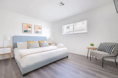 Enjoy Alhambra Night Life at 2BR Apt w/ King Bed Hotels near Almansor Park