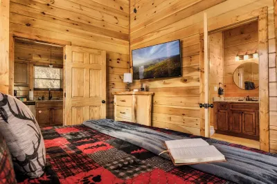 Getaway Cabin •Hot Tub •Easy Roads•Near Dollywood & Attractions •Holidays Open! Gateway RV Park & Campground附近的飯店