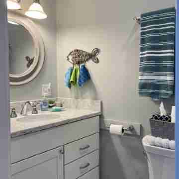 Ogunquit Oceanfront Condo, stunning views private balcony 1BR/1BA steps to town Rooms