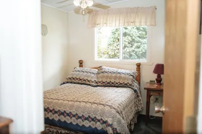 Great Price for Sure! A-Bay+Clayton! Clean, Quiet 3 Bedroom Cottage+River Access 웰즐리 아일랜드 주립공원 주변 호텔