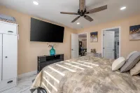 Desert Retreat-Charming 2-bedroom house with a View
