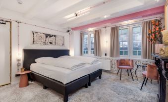 Will & Tate City Stay