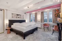 Will & Tate City Stay Hotels in Hague