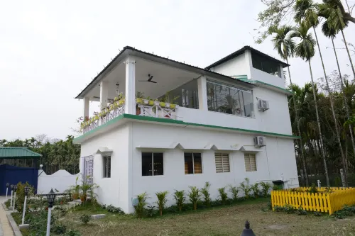 Jaldapara Forest Tourist Lodge Jftl - Parking