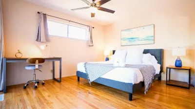 Dreamy Luxe Pool Retreat - 3BR in Urban Campbell Hotels near Celtic Shoppe