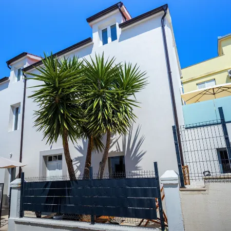 Studio Apartments Yucca, 2-Min to the Beach and 5 to Trogir