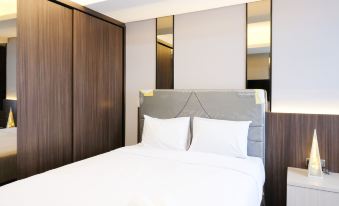 Luxurious Studio with Long Golf View at Grand Sungkono Lagoon Apartment