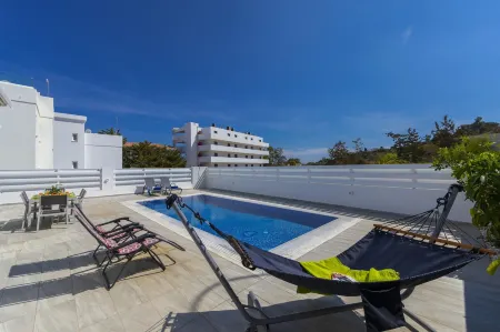 Protaras Villa Araella Отели рядом с достопримечательностью «Magic Dancing Waters Live Show»