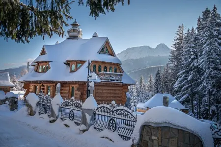 Rich Witch Villa&Spa Отели в г. Косцелиско