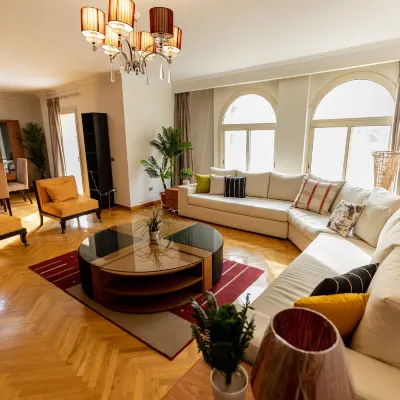 Oak Orchid Opulent 2 Br Apartment with Walk-in Closet Hotels near التوحيد والنور - 15 مايو