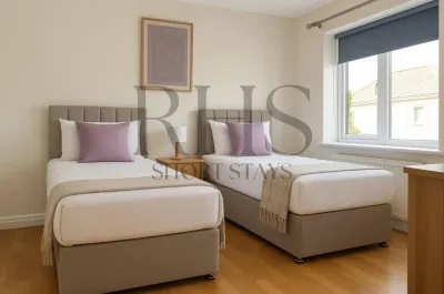 4-Bed Home in Maidenhead Hotels near The Tea-Pot Cafe