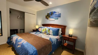 Charming Oceanside 2-bedroom condo with A/C in fabulous Kapaʻa Hotels near Holoholo Bike Rental