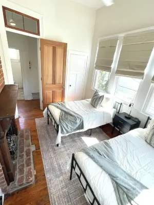 Charming 3-bedroom condo 700 ft from St. Charles Streetcar in Uptown New Orleans Hotels in 