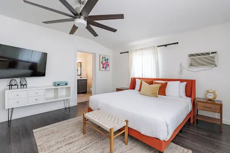 Cowboy Pool & Fire Pit - Near Scottsdale Отели рядом с достопримечательностью «Ботанический сад города Финикс»