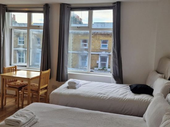 Modern Studio - Sleeps 4 & Direct Central Links
