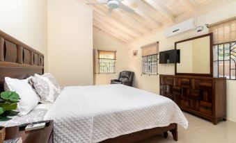 Private Pool Draxhall Gated Gym Tennis Full AC