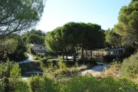 Farmhouse with pool, near Nimes, for 10 people, ideal family gathering.