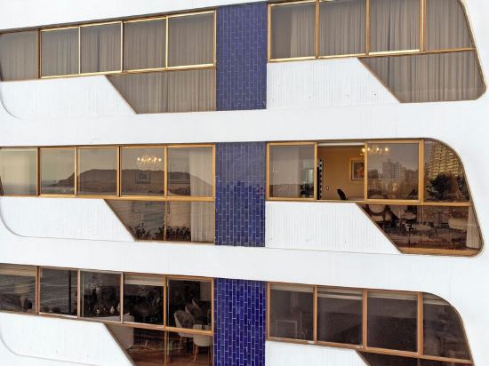 Elegant Ocean view apartment in fabulous Miraflores with in Marriot's location.