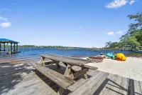 Sleeps 6- 2 bedrooms with private baths, crib, bay access, pool, mins to Beach!