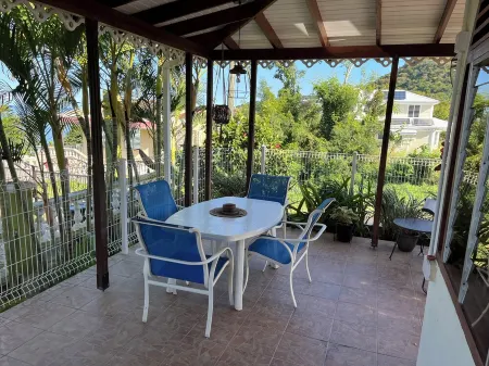 Charming 3-bedroom house with private pool!