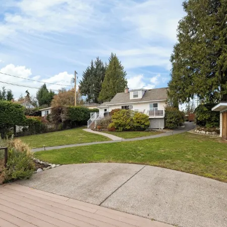 Oceanfront 3 Bed: Private Beach and Dock Access, Hot Tub , BBQ & Free Kayaks!