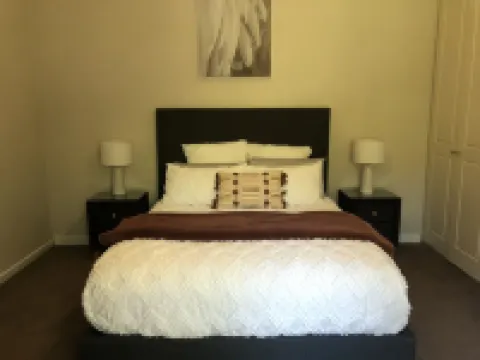 Beautiful Spacious Apartment Set Amongst Botanical Gardens with a Spa