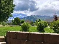Charming Private Living Space With Bunk Beds Hotels in Mapleton