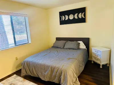 Chic 1-bedroom with WiFi and AC in vibrant Mesa
