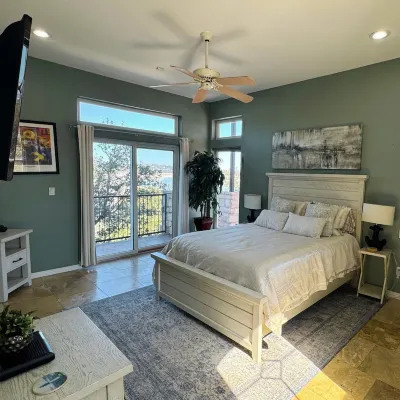 Luxury Lakefront Property and Wedding Venue