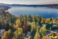 Sammamish Modern Family & Pet Friendly Home