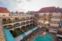 Aturukan Hotel - С бассейном