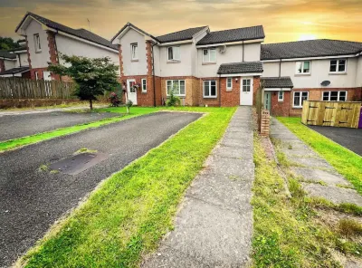 Glasgow Central - Free Parking &  , Free high speed internet , Private garden Hotels near Glasgow Prestwick Airport
