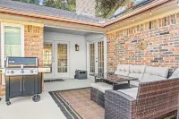 “Cozy home near AT&T Stadium, Six Flags, and Globe Life Field. Perfect vacation.