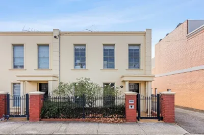 Hidden Heart Of Geelong | Spacious CBD Townhouse