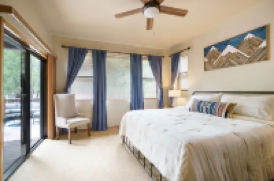 Cardinal Landing Cabin in Torreon w/AC, Furnished Deck, Grill & Firepit