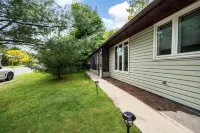 Completely Renovated Home in Parry Sound,with Full Kitchen, Laundry & Gazebo!
