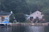 Cozy Lakefront Cottage!
